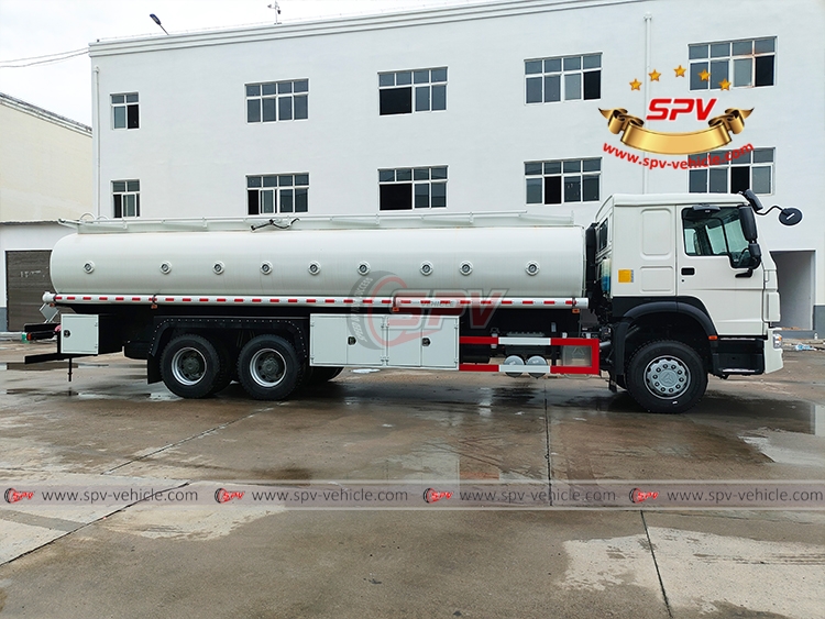 9-Compartments Fuel Bowser SINOTRUK - SPV-vehicle